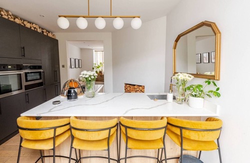 Brighton House | Peaceful Getaway - 10 minutes’ walk to the Beach.