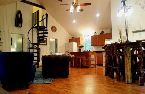 Banner Elk House | Peaceful Getaway-Close to everything-Perfect for families or couples 2BR+ loft