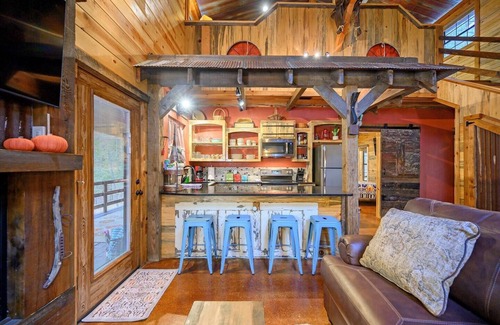 Broken Bow Cabin | Peaceful Getaway | Hot Tub Pet-Friendly