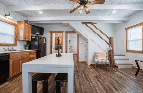 Edgemont Cottage | Peaceful Greers Ferry Getaway Cottage w/Fire Pit