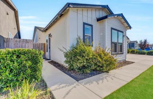 Hanford Apartment | Peaceful Guest Casita with Private Entrance and No Cleaning Fee