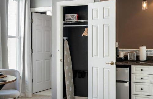 Haile Plantation House | Peaceful Haile Studio with King Bed, Desk, Private Entry