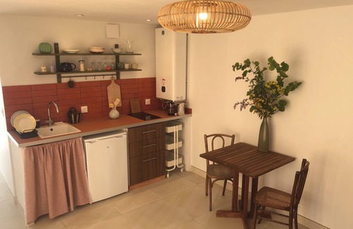 Cuges-les-Pins Apartment | Peaceful haven in the heart of the Sainte Beaume massif, swimming pool. Beach, Marseille 20 km.