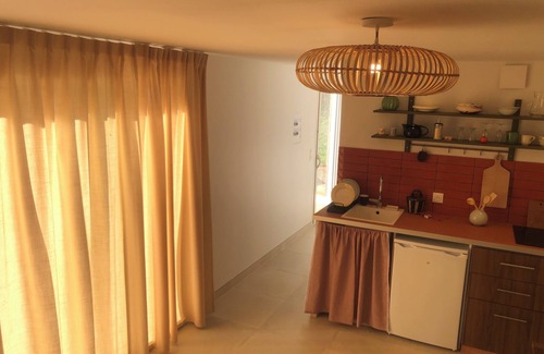 Cuges-les-Pins Apartment | Peaceful haven in the heart of the Sainte Beaume massif, swimming pool. Beach, Marseille 20 km.