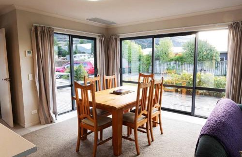 Lake Hawea House | Peaceful Hawea Escape