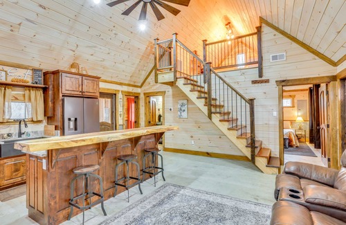 Rising Fawn Cabin | Peaceful Hiker's Hideaway w/Deck on 1 Acre!
