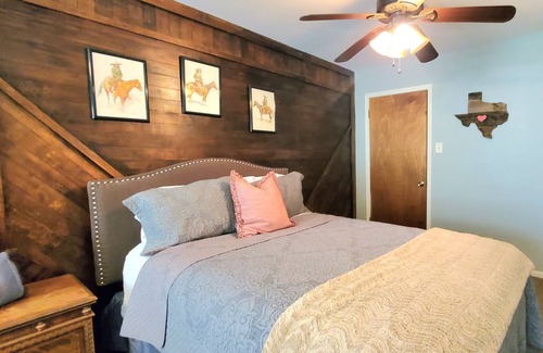 Boerne Cabin | Peaceful Hill Country Cabin surrounded by nature