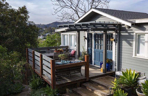 Eagle Rock House | Peaceful Hillside Garden Cottage