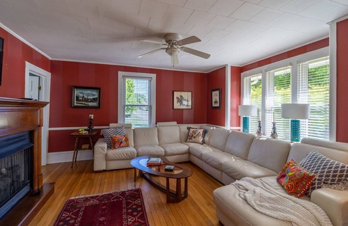 West Jefferson House | Peaceful, Historical 4 BR Airbnb: West Jefferson, NC