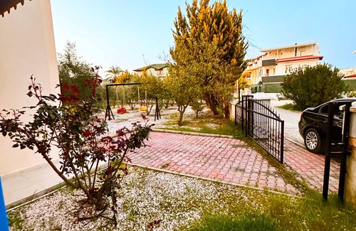 Kadriye Villa | Peaceful Holiday Villas-Large Swimmingpool-Large Garden