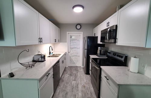 Warm Mineral Springs House | Peaceful Home by the Spings