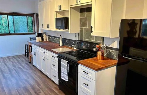 Arcata House | Peaceful home overlooking the river and ocean!