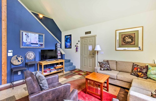 Hoodsport House | Peaceful Hoodsport Home: Lake Access & Forest View