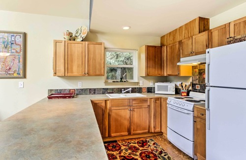 Hoodsport House | Peaceful Hoodsport Home: Lake Access & Forest View