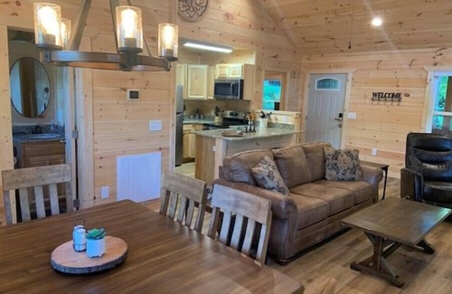 Bryson City Cabin | Peaceful/Hot Tub/Firepit/Minutes 2 Deep Creek and Town/Deck w/Rockers