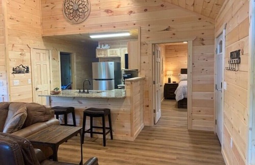 Bryson City Cabin | Peaceful/Hot Tub/Firepit/Minutes 2 Deep Creek and Town/Deck w/Rockers