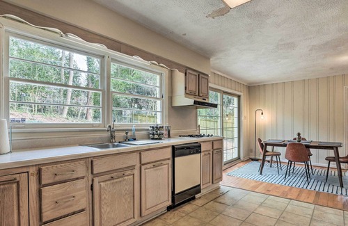 Clairmont Heights House | Peaceful House w/ Yard Near Downtown Decatur!