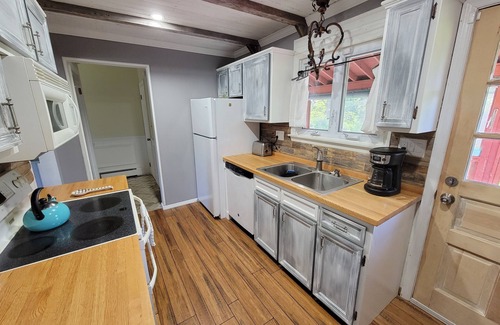 Kingston House | Peaceful Kingston Getaway in Easy Location