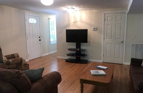 Glasgow House | Peaceful Lake House with a beautiful lake view and access to Barren River Lake!