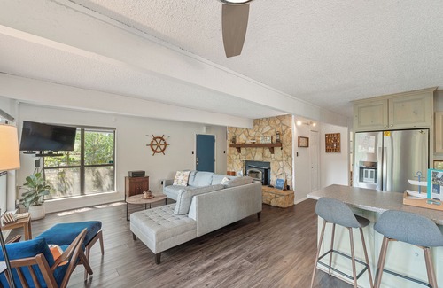 Cedar Creek Reservoir Ski Chalet | Peaceful lakefront retreat on Cedar Creek Lake! Large deck + great fishing