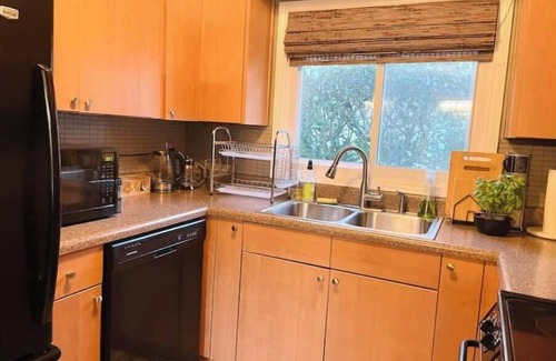 Durham House | Peaceful Lakefront Vacation Getaway