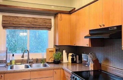 Durham House | Peaceful Lakefront Vacation Getaway