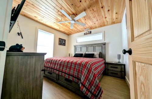 Sullivan House | Peaceful Lakeside Cottage with Fire Pit & Screened Porch near Flanders Pond in Sullivan, Maine