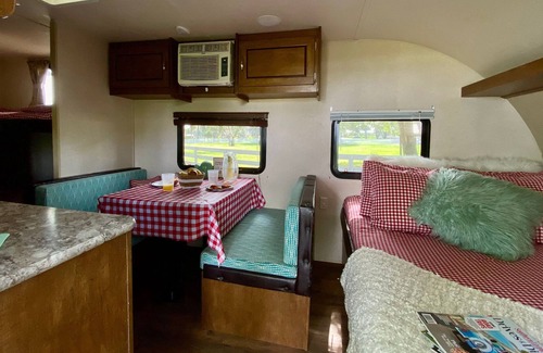 Weirsdale House | Peaceful Lakeside Sanctuary for Life's Simple Joys