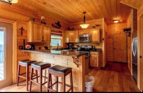 Purlear Cabin | Peaceful Log Cabin near Boone.