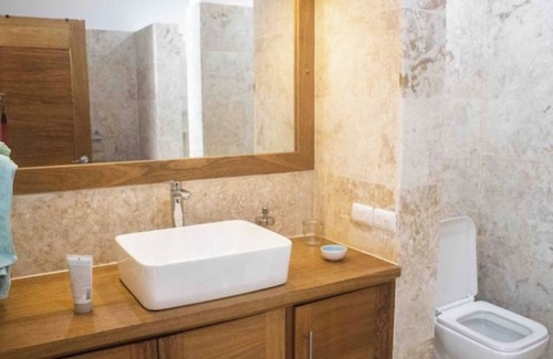 La Iglesia Condo | Peaceful Luxury Condo 1 minute to Beach & Town ✨