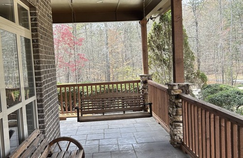 Westover House | Peaceful Meadows Retreat, Relax and Renew Right Outside of Town!