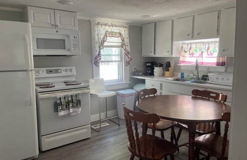 Meredith Apartment | Peaceful Meredith Getaway - 2 BR w/Wifi & Charm