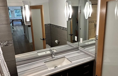 Victoria House | Peaceful Modern 3BR w/ HOT TUB