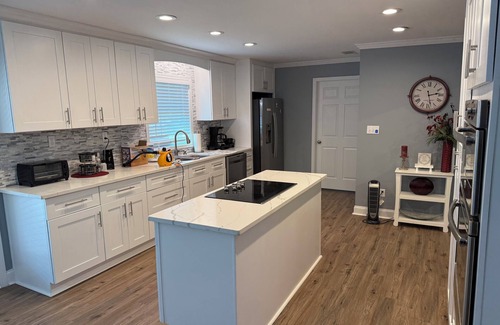 Monroe House | Peaceful Modern Country Home with all amenities