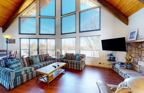Cedar Glen House | Peaceful mountain view home with fireplace, gas grill, & balcony