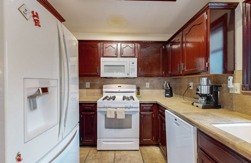 Blue Jay House | Peaceful Mountain Escape with Wifi, Deck, Ping Pong-Dogs ok