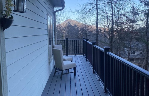 Lake Lure House | Peaceful mountain retreat with resort lake amenities