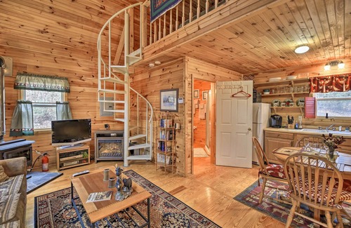 Butler Apartment | Peaceful Mountain City Cabin w/Porch & Fire Pit