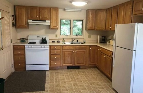 North Woodstock Apartment | Peaceful Mtn Studio Pet-friendly