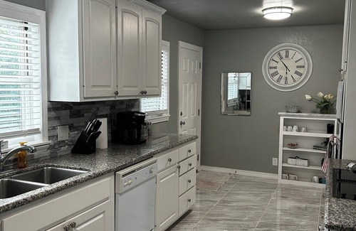 Tulsa House | Peaceful neighborhood within minutes to many of the greater Tulsa venues