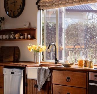 Brightwater House | Peaceful Nelson getaway - spa pool, space & views