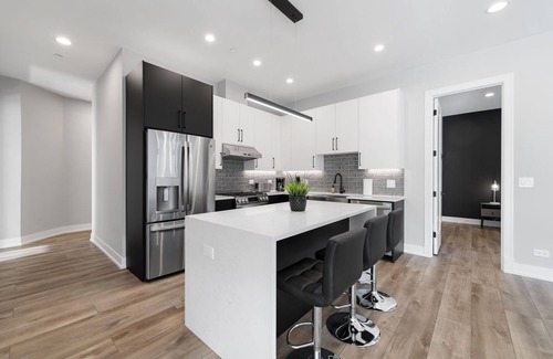 Lower West Side Apartment | Peaceful New 3bed/3bath Modern Apt w/Balcony