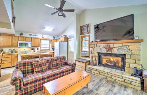 Newland Cottage | Peaceful Newland Family Cottage w/2 Decks!
