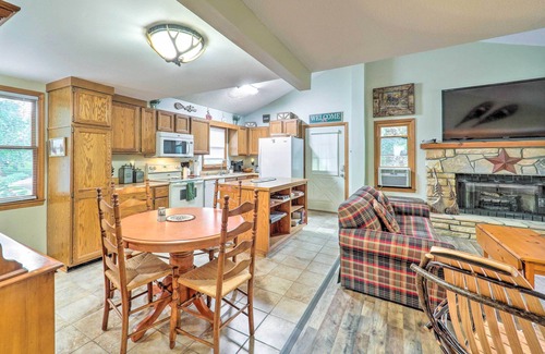 Newland Cottage | Peaceful Newland Family Cottage w/2 Decks!