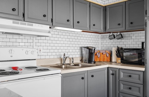 Laurel House | Peaceful Nokomis Retreat | 5 Mins to Beach | Ideal for 55+
