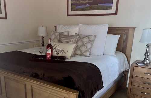 Norwich Condo | Peaceful Oasis steps from Mohegan Sun