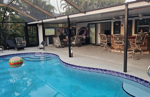 Yacht Club House | Peaceful Oasis