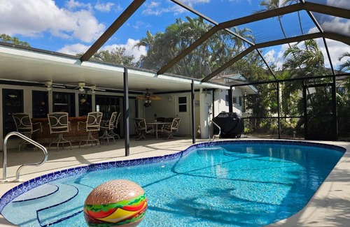 Yacht Club House | Peaceful Oasis