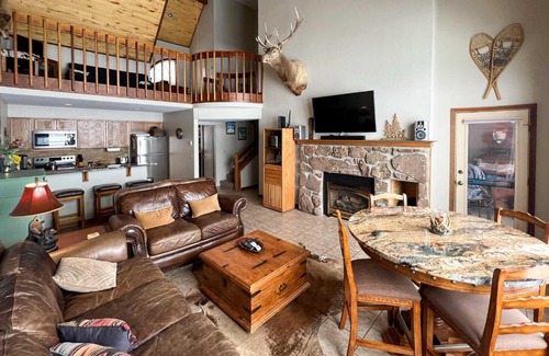 Pagosa Springs House | Peaceful Pagosa Springs Townhome with Hot Tub!