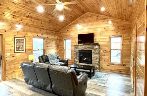 Tellico Plains House | Peaceful Pearl Bear Home - Field Trails and Fishing Nearby